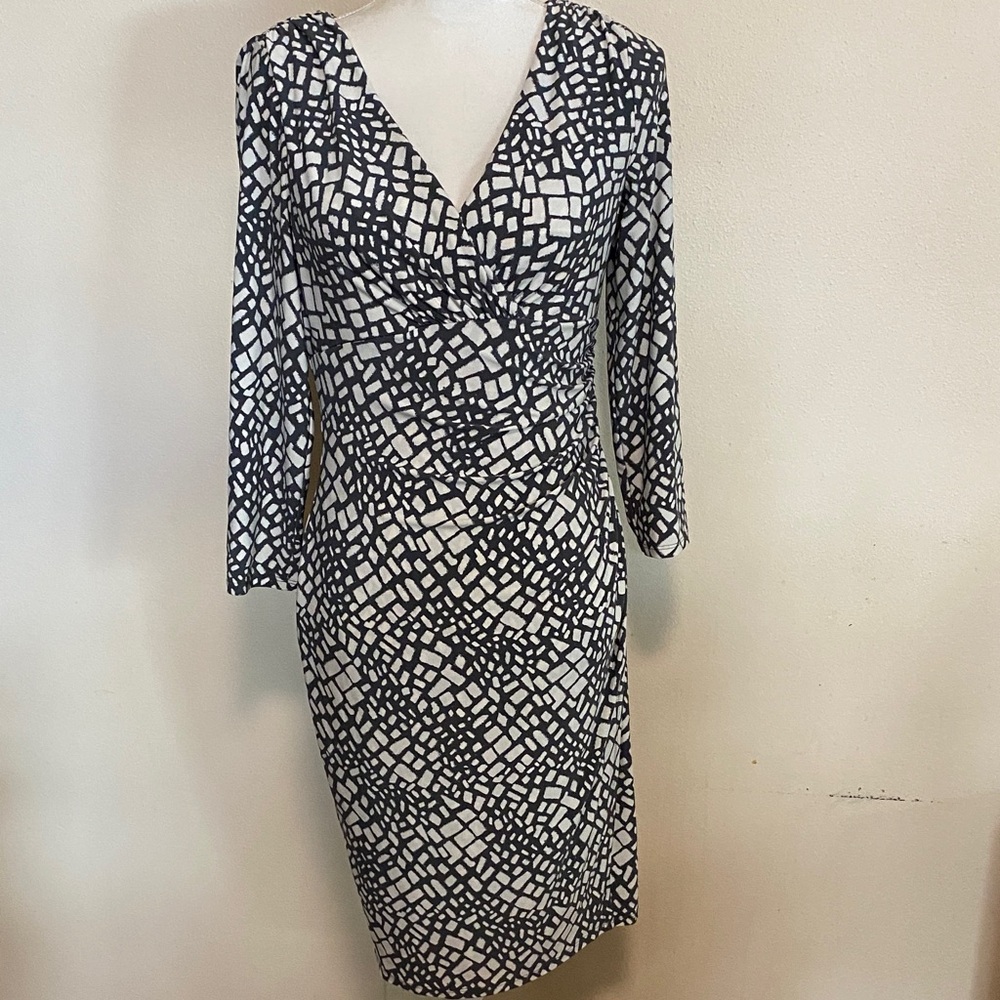 Elegant Ralph Lauren Grey and White Patterned Dress
